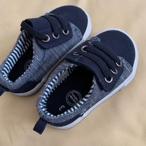 Boys size 3 shoes